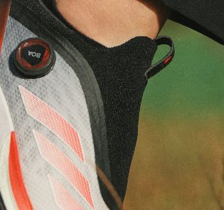 アッパー内蔵型BOAフィットシステム