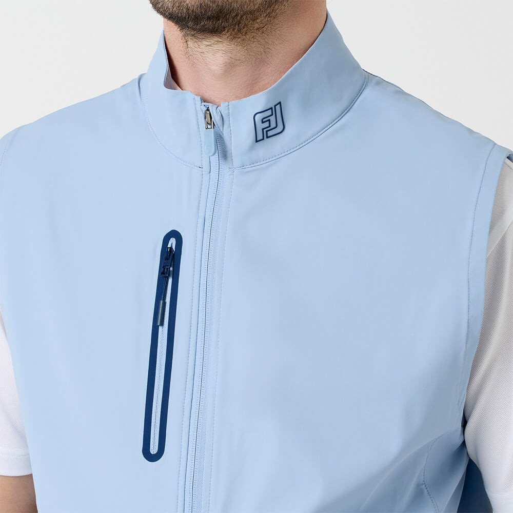 フットジョイ FootJoy　メンズ フルジップ ベスト FJ-S26-M02　2026年モデル 襟・胸ポケット部 ディテール