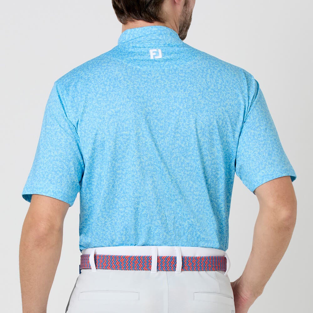 フットジョイ FootJoy　メンズ コンパクトカモ ストレッチライル 半袖 モックネック シャツ FJ-S26-S05　2026年モデル スカイブルー 背面着用
