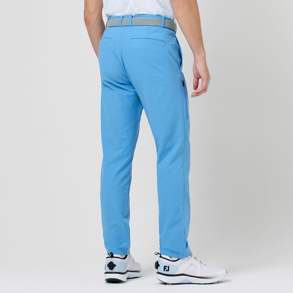 フットジョイ FootJoy　メンズ ハイブリッド 4way ストレッチ クーリング テパードパンツ FJ-S26-P05　2026年モデル スモークブルー 背面着用