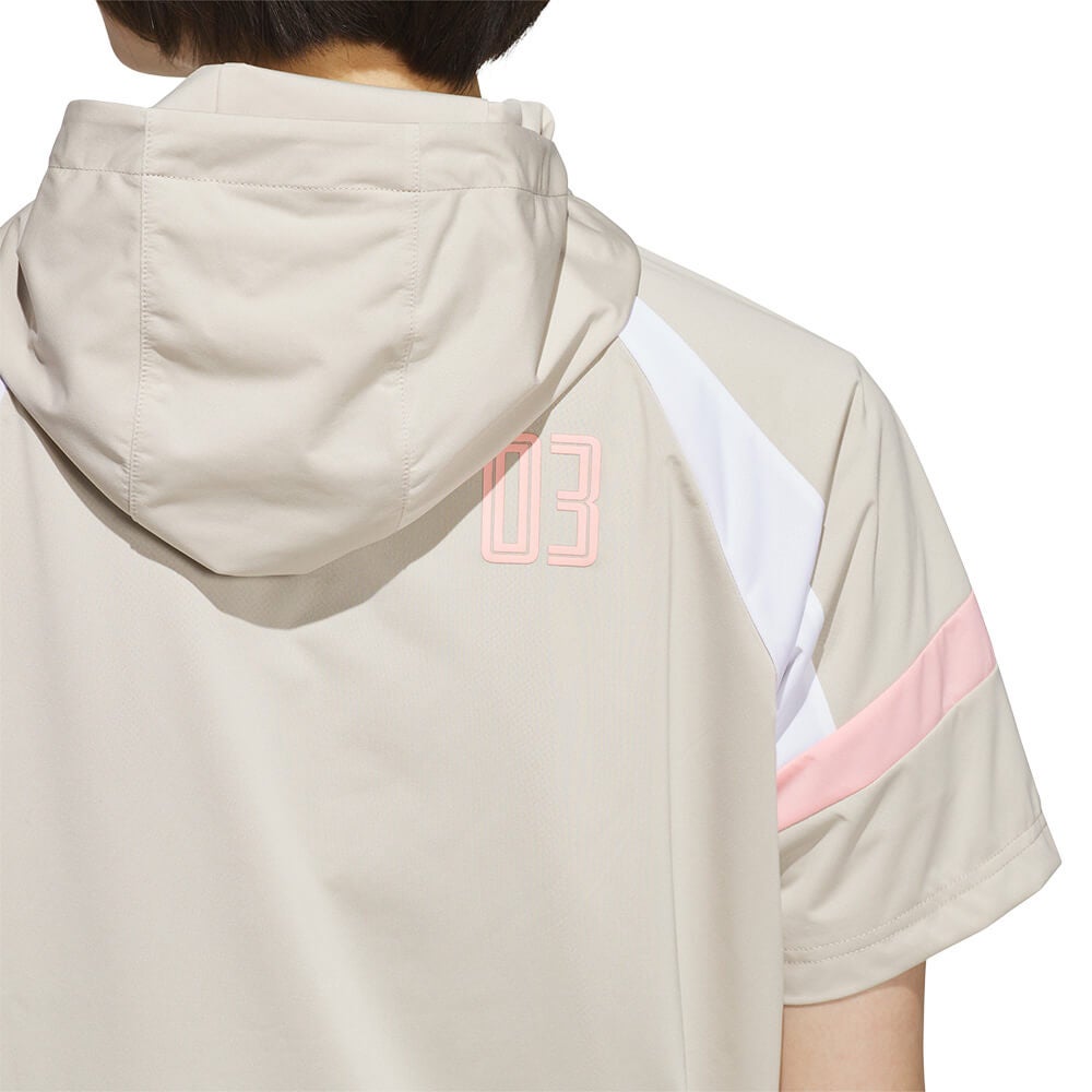 アディダス adidas　レディース ハーフジップ 半袖 フーディー ジャケット QD442　2026年モデル 別カラー 背面着用
