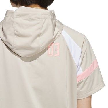 アディダス adidas　レディース ハーフジップ 半袖 フーディー ジャケット QD442　2026年モデル 別カラー 背面着用
