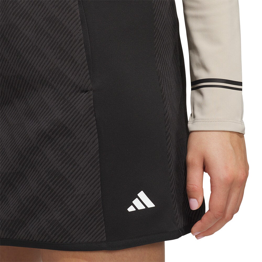 アディダス adidas　レディース ファブリックミックス スカート QA288　2026年モデル 別カラー 正面着用