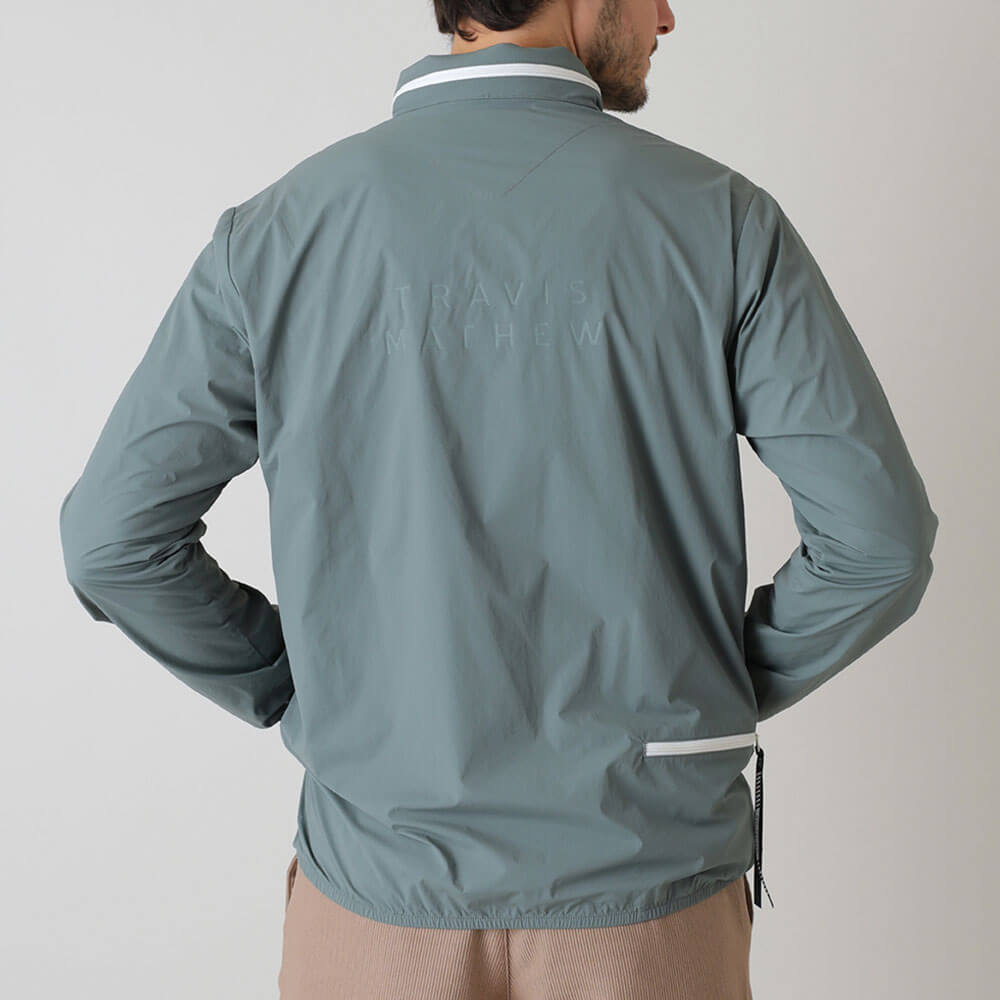 トラヴィスマシュー Travis Mathew　メンズ 軽量ポケッタブル ジャケット 7AP014　2026年モデル 背面着用
