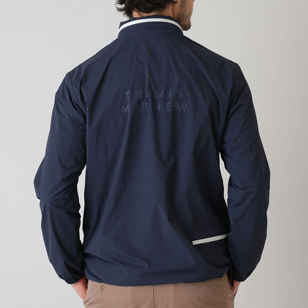 トラヴィスマシュー Travis Mathew　メンズ 軽量ポケッタブル ジャケット 7AP014　2026年モデル 別カラー 背面着用