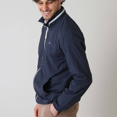 トラヴィスマシュー Travis Mathew　メンズ 軽量ポケッタブル ジャケット 7AP014　2026年モデル 別カラー 側面着用