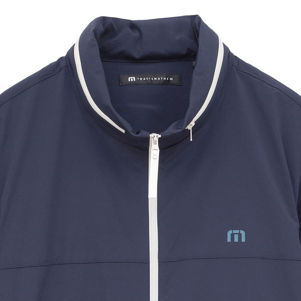 トラヴィスマシュー Travis Mathew　メンズ 軽量ポケッタブル ジャケット 7AP014　2026年モデル 襟・胸元ディテール