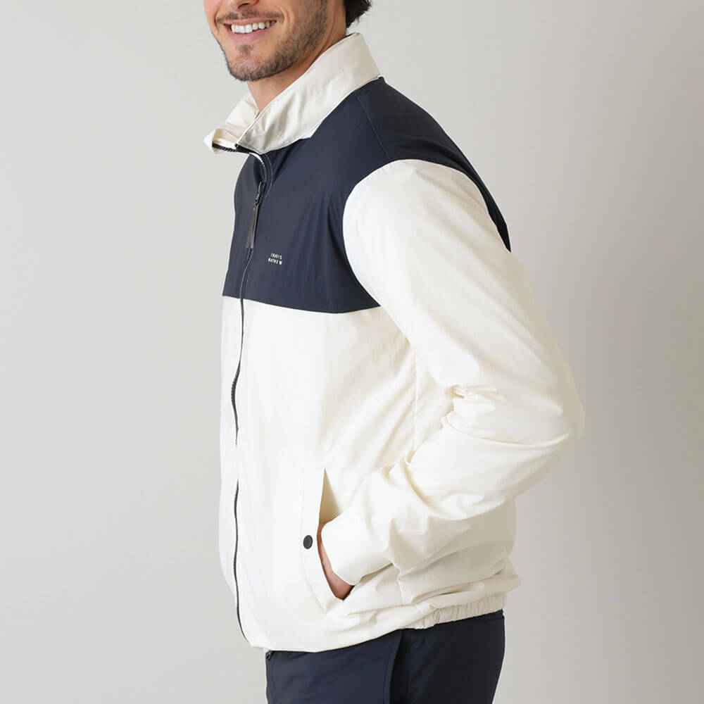 トラヴィスマシュー Travis Mathew　メンズ 裏地ジップ ジャケット 7AP016　2026年モデル 側面着用