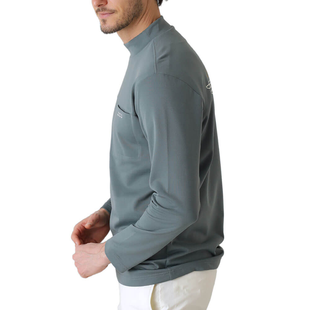 トラヴィスマシュー Travis Mathew　メンズ 長袖バックプリントモックネックシャツ 7AP020　2026年モデル 背面着用