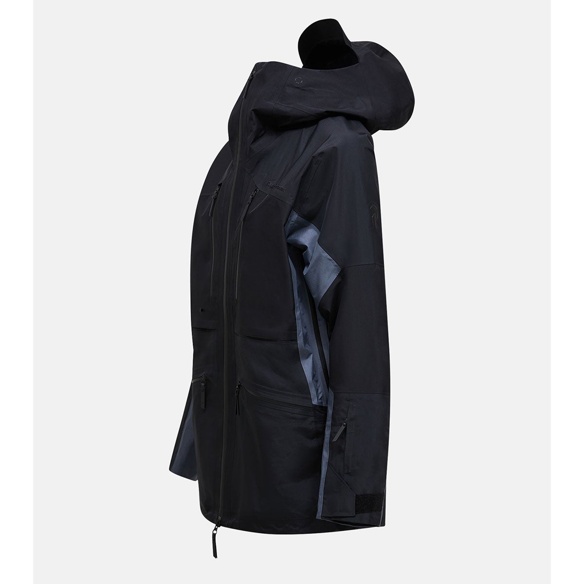 ピークパフォーマンス PEAK PERFORMANCE　スキー スノーボードウェア メンズ バーティカルゴアテックスプロジャケット M Vertical Gore-Tex Pro Jacket G80487-010 2025-2026 着用時の背面デザインを確認できる画像