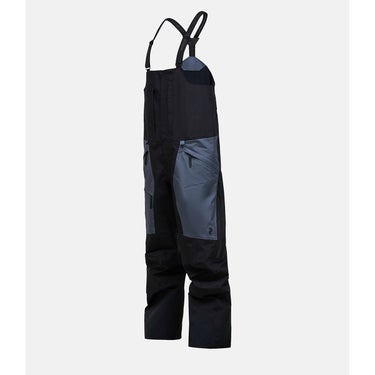 ピークパフォーマンス PEAK PERFORMANCE　スキー スノーボードウェア メンズ バーティカルゴアテックスプロビブパンツ M Vertical Gore-Tex Pro Bib Pants G80490-010 2025-2026 着用時の正面デザインとシルエットを確認できる画像