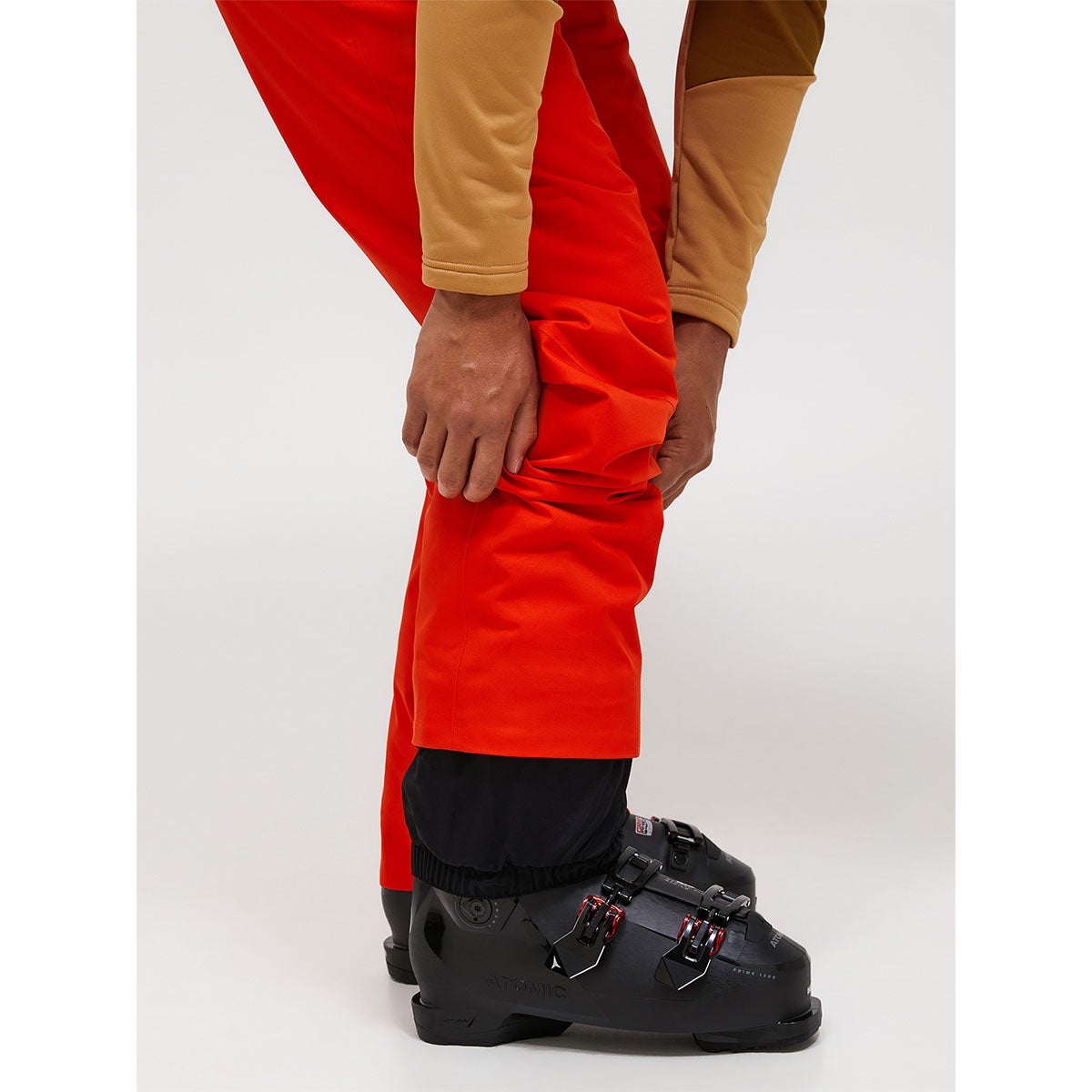 ピークパフォーマンス PEAK PERFORMANCE　スキー スノーボードウェア メンズ マルーンインシュレーテッドパンツ M Maroon Insulated Pants G80503-050 2025-2026 着用状態または生地・縫製・ポケット・ロゴ等の補足ディテールを確認できる画像（2）