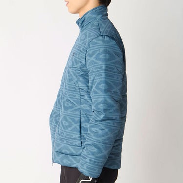 フィラ FILA　メンズ ノルディック柄 中綿 長袖 ブルゾン 786-239Y　2026年モデル 別カラーの着用時の側面を確認できる画像
