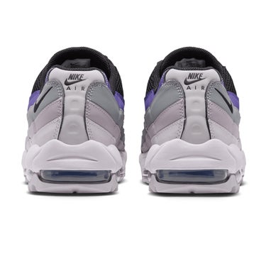 ナイキ NIKE　エア マックス AIR MAX 95G　スパイクレス ゴルフシューズ　HV4696 004 シューズのかかと側を確認できる画像