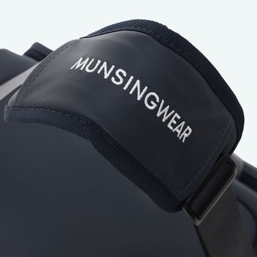 マンシングウェア Munsingwear　シンセティックレザー シューズポケット付 ボストンバッグ MG6FBB03M NV00 ネイビー　2026年モデル 詳細4