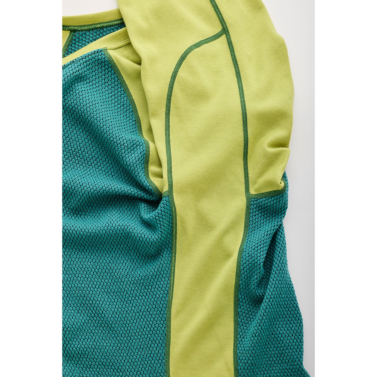 ティートンブロス TETON BROS　スキーウェア ファーストレイヤー モブハイブリッドロングスリーブ MOB Hybrid L/S TB263-22M-bknv 2026-2027 詳細2