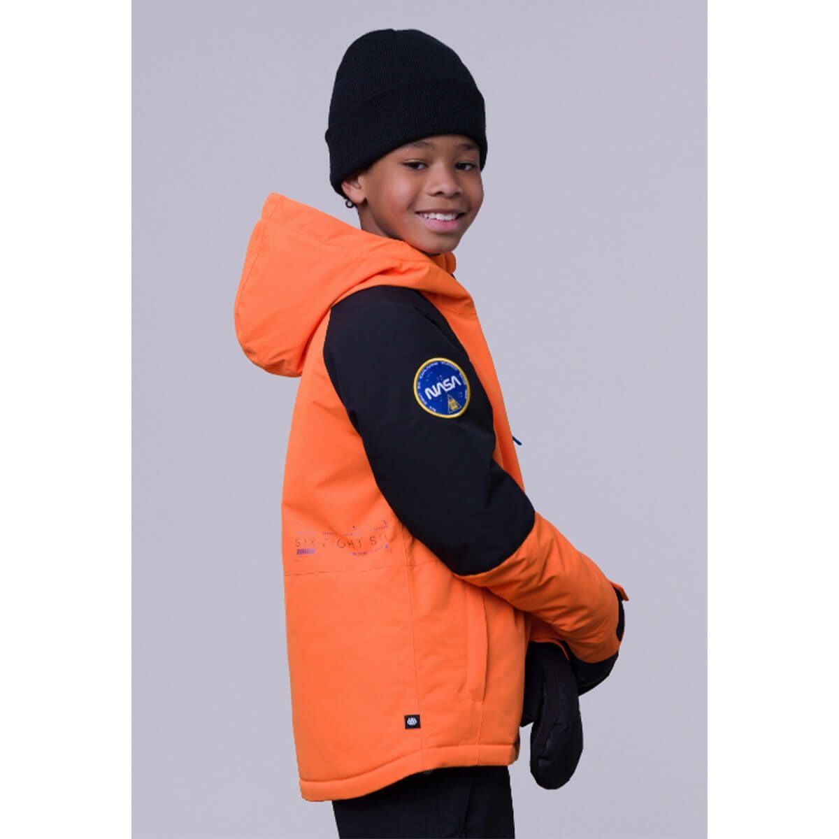 シックスエイトシックス 686　ジュニア スキーウェア ジュニア エクスプロ―レーション インシュレーテッド ジャケット EXPLORATION INSULATED JACKET M2W505-NOB 2023-2024 NASA ORANGE BLACK