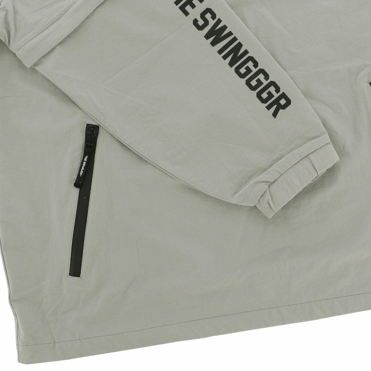 ザ スウィンガー THE SWINGGGR　メンズ 防風 ロゴプリント ストレッチ 2WAY モックネック プルオーバー 1124-SWG-BZ002　2024年モデル 詳細2