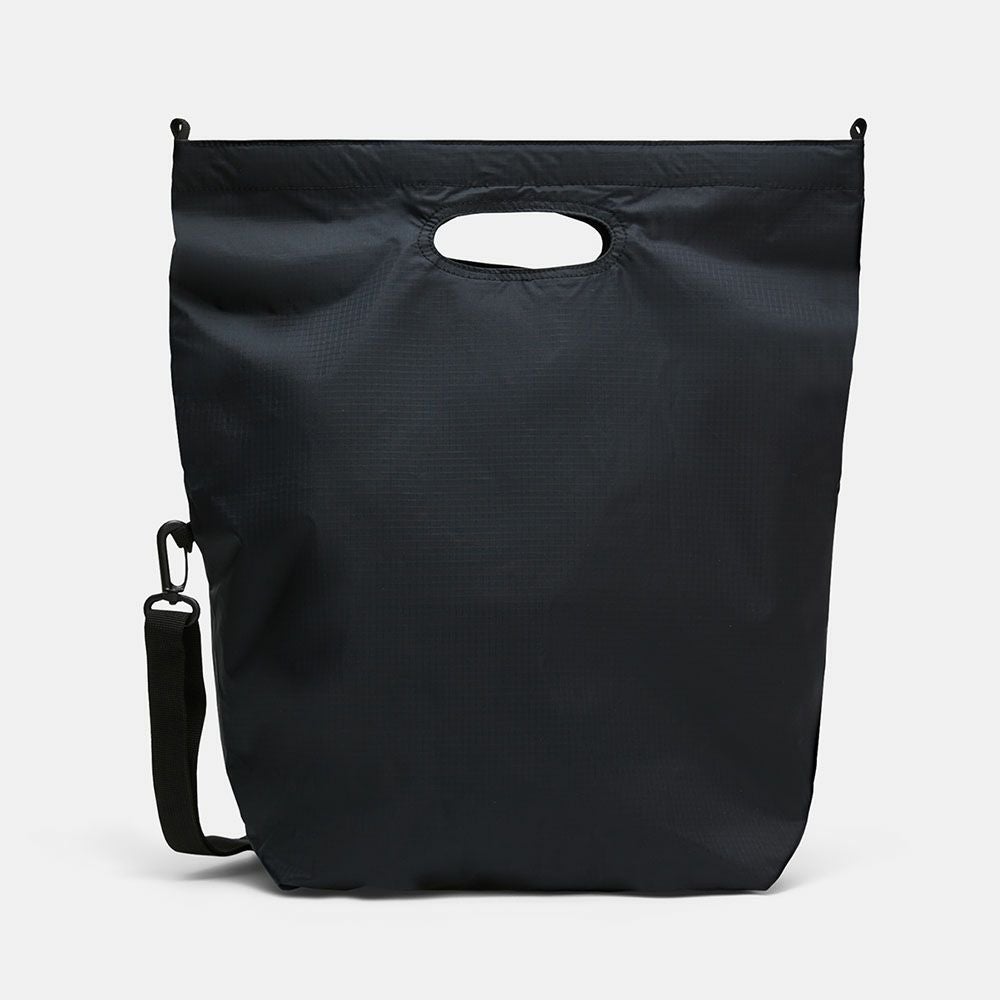 ピークパフォーマンス PEAK PERFORMANCE　Street Shopper ストリートショッパー BLACK　バッグ 2025 詳細2