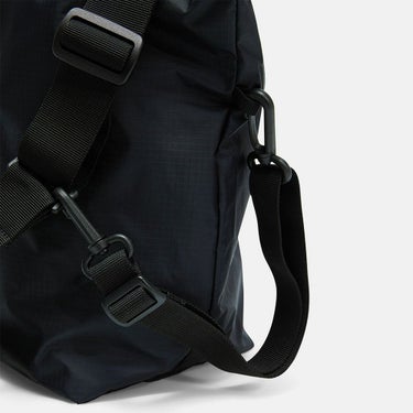 ピークパフォーマンス PEAK PERFORMANCE　Street Shopper ストリートショッパー BLACK　バッグ 2025 詳細4