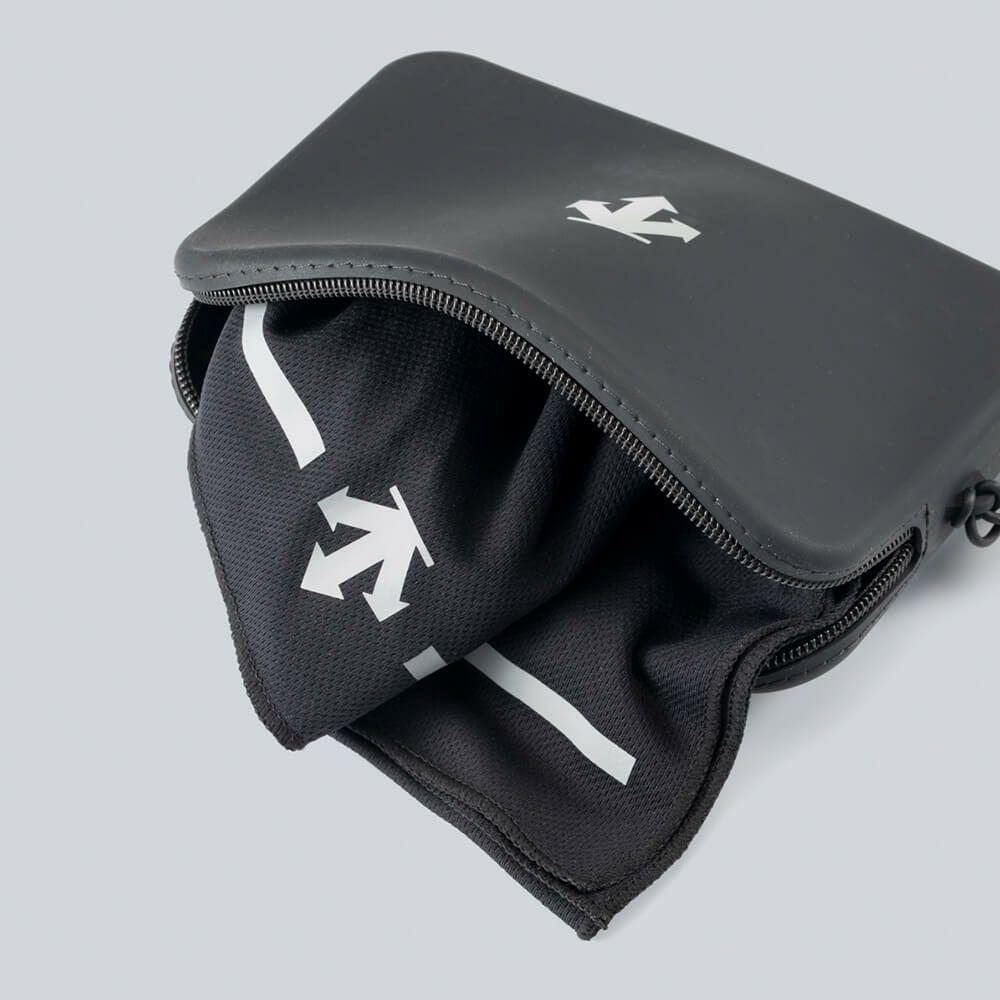 デサントゴルフ DESCENTE GOLF　クールタオル（シリコンケース付き） DG5SAZ41M BK00 ブラック　2025年モデル 詳細4