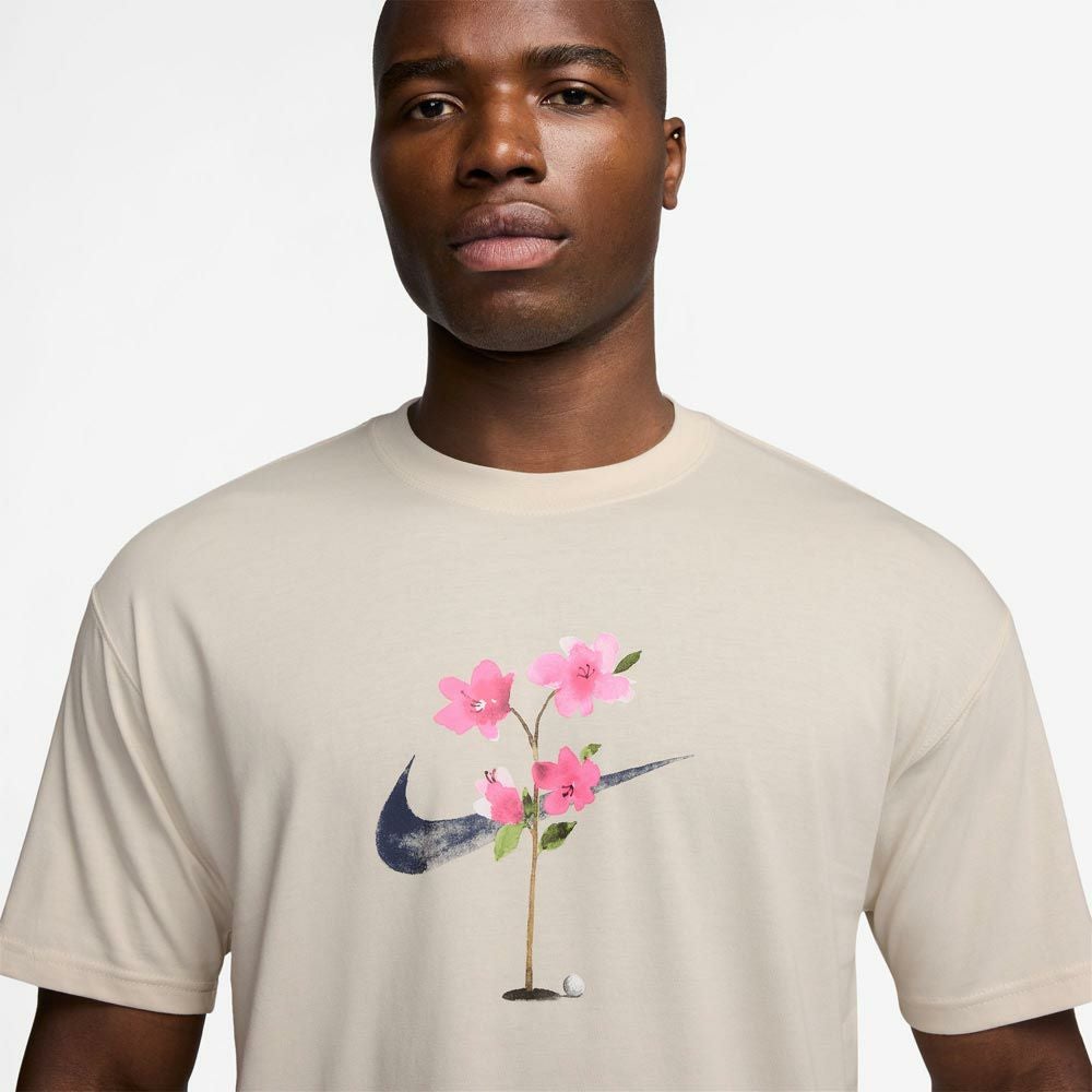 ナイキ NIKE　メンズ バックプリント ドロップショルダー 半袖 Tシャツ HJ3477 104 ライトオールウッドブラウン　2025年モデル 詳細3