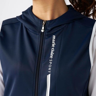 マリクレール marie claire　レディース 接触冷感 ロゴプリント フード付き フルジップ ベスト 715-250 ネイビー　2025年モデル 詳細3