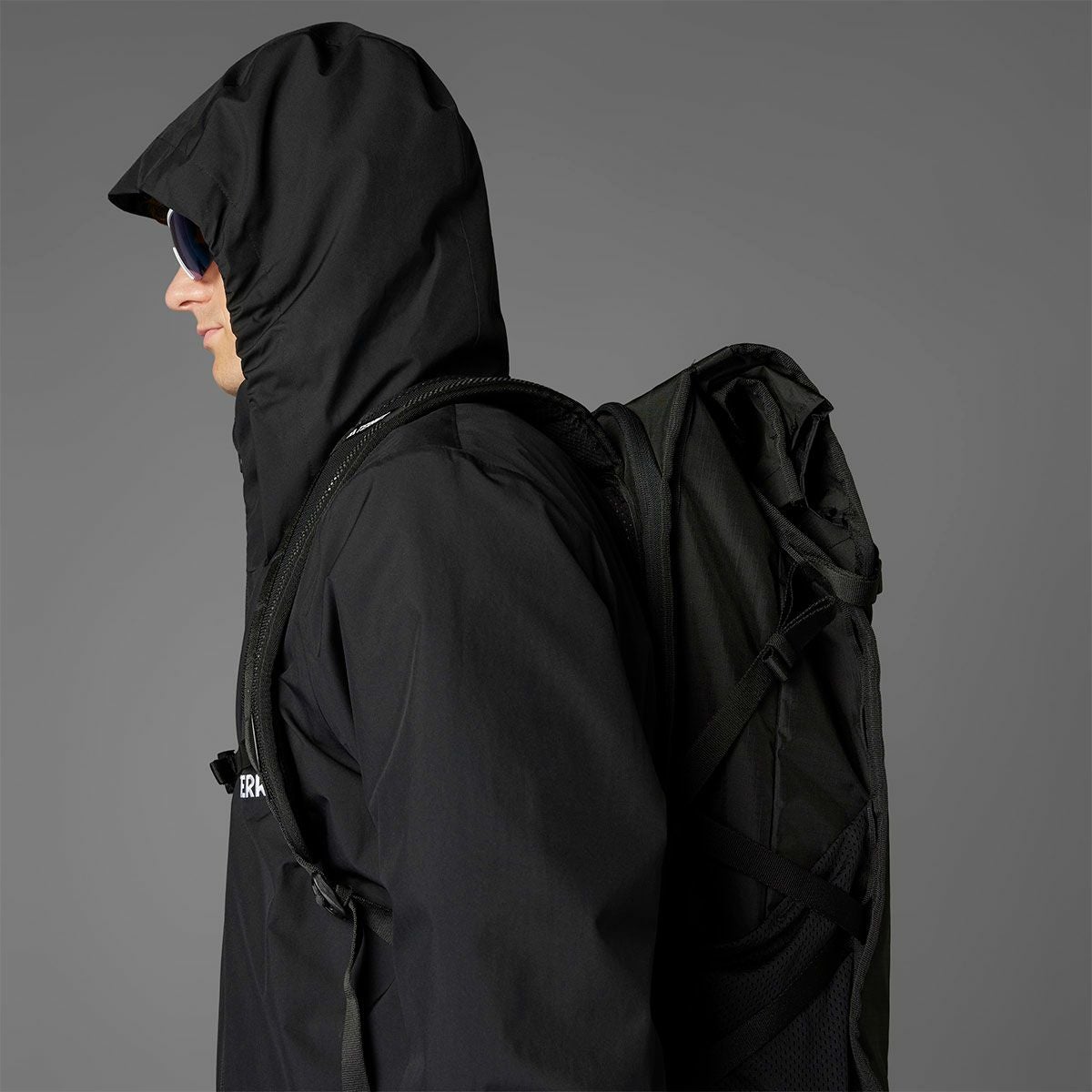 アディダス adidas　アウトドア マルチ エッセンシャルズ 2L レインジャケット オーロラアイビー JY0478 詳細9