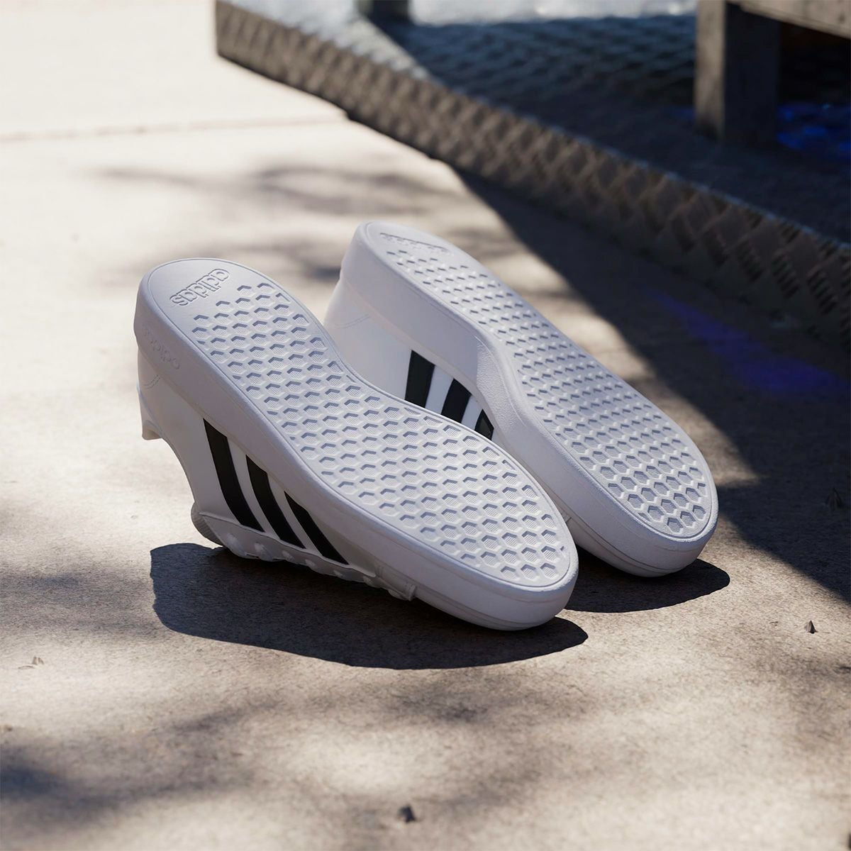 アディダス adidas　ジュニア カジュアル シューズＫＩＤＳ グランドコート ライフスタイル テニス レースアップ / GrandCourt Lifestyle Tennis Lace-Up フットウェアホワイト/マットシルバー/マットシルバー GW6506  詳細10