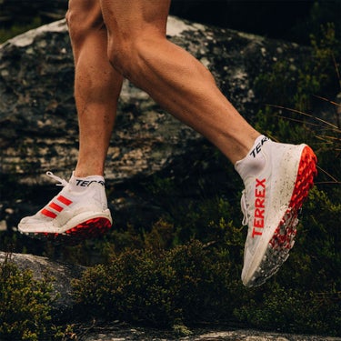 アディダス adidas　メンズ アウトドア ランニングシューズ テレックス アグラヴィック スピード トレイルランニング / Terrex Agravic Speed Trail Running ダッシュグレー/インパクトオレンジ/フットウェアホワイト JI0954  詳細12