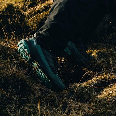 アディダス adidas　メンズ アウトドア ランニングシューズ Terrex スカイチェイサー AX5 GORE-TEX ハイキング / Terrex Skychaser AX5 GORE-TEX Hiking Shoes コアブラック/カーボン/ピュアティール JQ2209  詳細11