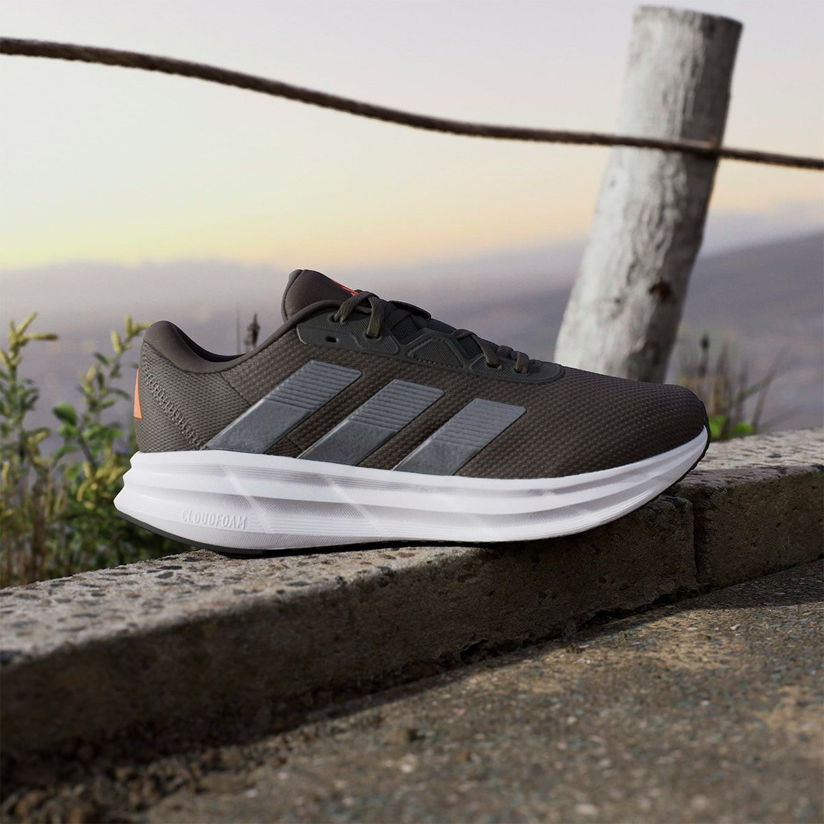 アディダス adidas　メンズ カジュアル ランニングシューズ GLX 7 ランニングシューズ / GLX 7 Running Shoes シャドーオリーブ/アイアンメタリック/フットウェアホワイト JQ7141  詳細9