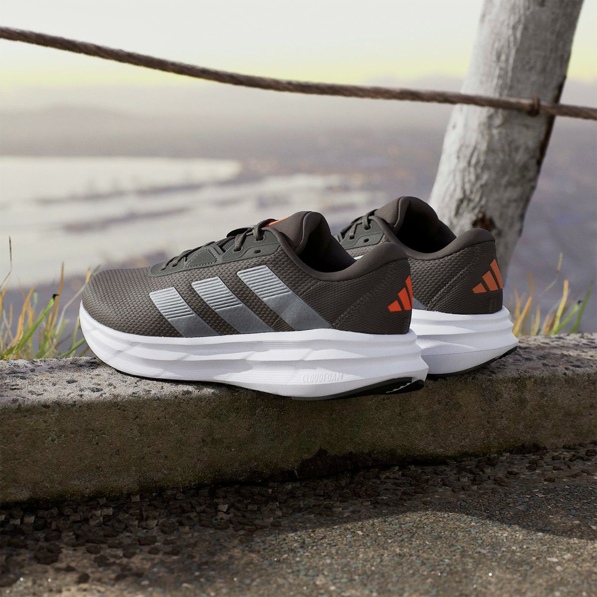 アディダス adidas　メンズ カジュアル ランニングシューズ GLX 7 ランニングシューズ / GLX 7 Running Shoes シャドーオリーブ/アイアンメタリック/フットウェアホワイト JQ7141  詳細11