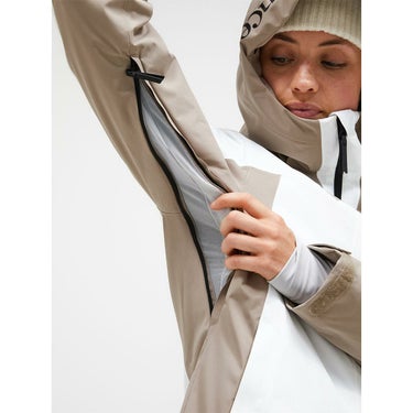 ピークパフォーマンス PEAK PERFORMANCE　スキー スノーボードウェア ジャケット W Rider Tech Insulated Jacket G79822 2024-2025 OFFWHITE 詳細4