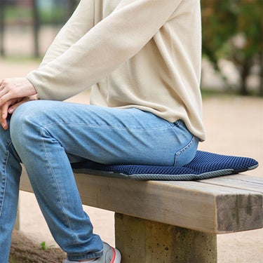 ファイテン Phiten　エアロクレイドル 二つ折りクッション ネイビー　YO7100 画像3(ALT)