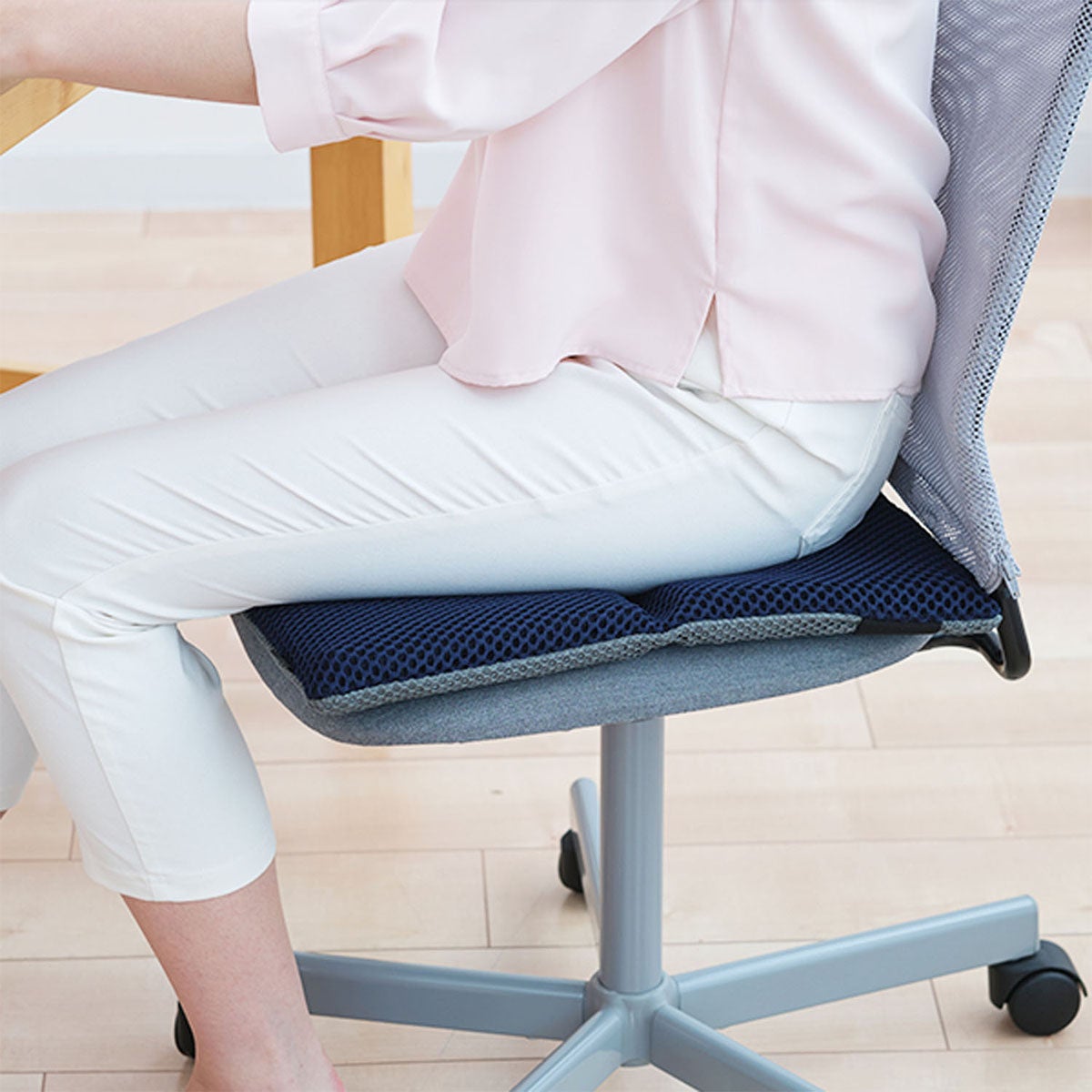 ファイテン Phiten　エアロクレイドル 二つ折りクッション ネイビー　YO7100 画像5(ALT)