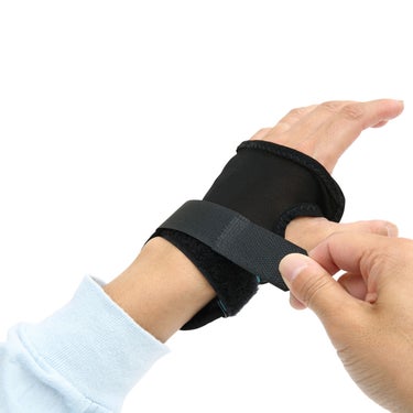 エビス eb's WRIST GUARD リストガード BLACK プロテクター 2026-2027 手の甲側デザイン（グローブ・ウェア）