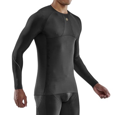 スキンズ SKINS SERIES-5 メンズ ロングスリーブ ストレッチシャツ 18121510-019 2023年モデル 着用イメージ（ボール）