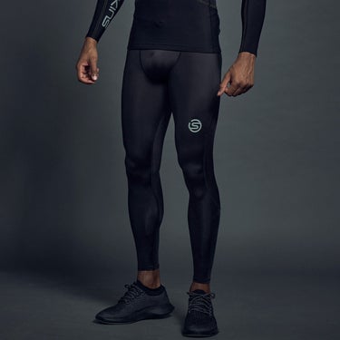 スキンズ SKINS SERIES-3 メンズ リカバリーロングタイツ ストレッチパンツ 18171311-019 2023年モデル 着用イメージ（ランニング）