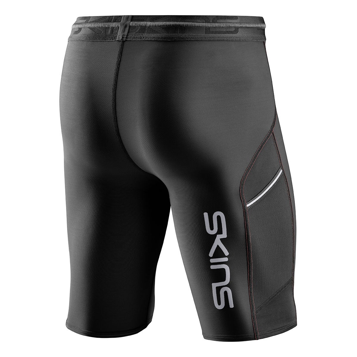 スキンズ SKINS SERIES-3 メンズ ハーフタイツ ストレッチパンツ 18171340-019 2023年モデル サイドシルエット（ランニング）