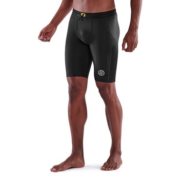 スキンズ SKINS SERIES-3 メンズ ハーフタイツ ストレッチパンツ 18171340-019 2023年モデル 襟元と袖口（ランニング）