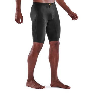 スキンズ SKINS SERIES-5 メンズ ハーフタイツ ストレッチパンツ 18171540-019 2023年モデル 着用イメージ