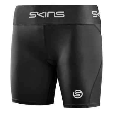 スキンズ SKINS SERIES-1 ウィメンズ ハーフタイツ ストレッチパンツ 18271140-019 2023年モデル 背面デザイン