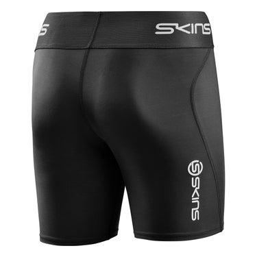 スキンズ SKINS SERIES-1 ウィメンズ ハーフタイツ ストレッチパンツ 18271140-019 2023年モデル サイドシルエット