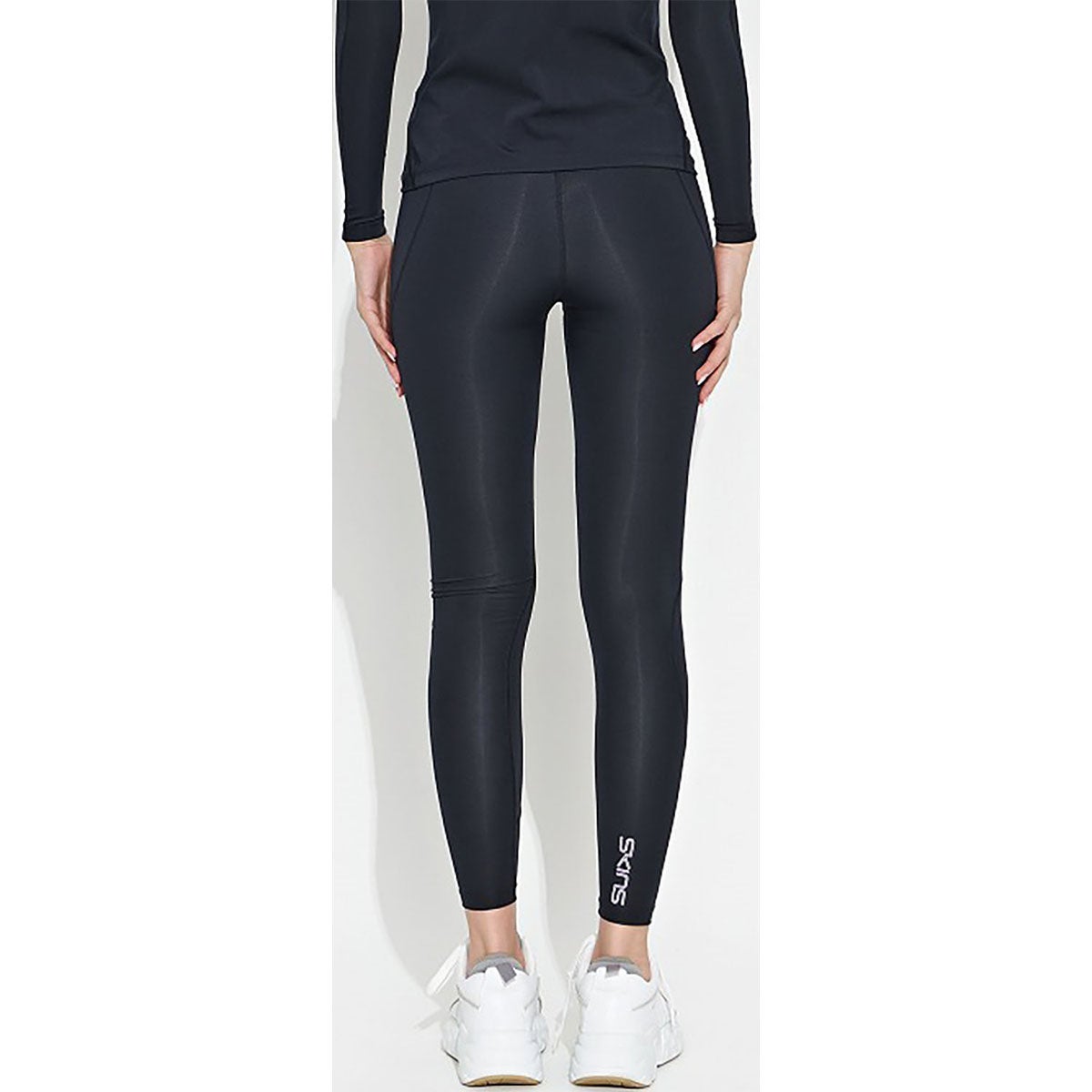スキンズ SKINS SERIES-2 ウィメンズ ロングタイツ ストレッチパンツ 18271210-019 2024年モデル 襟元と袖口（ランニング）