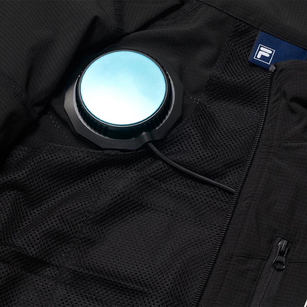 フィラゴルフ FILA GOLF メンズ ペルチェ付きファンベスト ブラック 746988 2026年モデル 着用イメージ