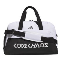 アディダス adidas　コードカオス ダッフルバッグ IH325 KW5762 ホワイト　2026年モデル ダッフルバッグ 斜め正面 ホワイト