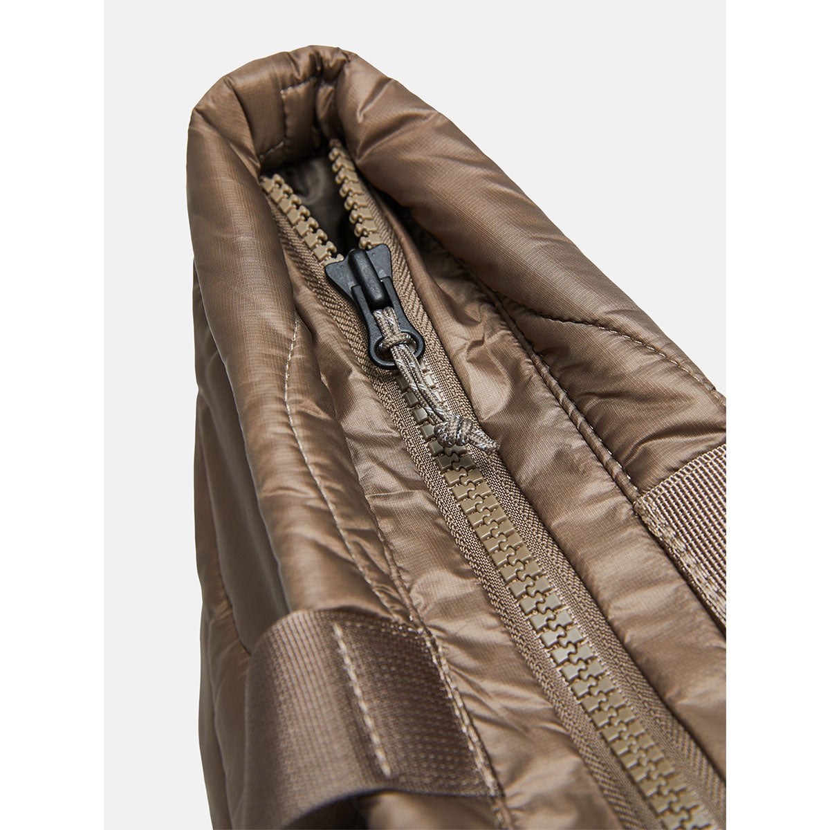 ピークパフォーマンス PEAK PERFORMANCE　Helium Tote Bag ヘリウムトートバッグ G81165-020 2026-2027 詳細3