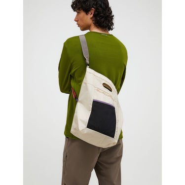 ピークパフォーマンス PEAK PERFORMANCE　Street Shopper ストリートショッパー バッグ G80053-090 2026-2027 AVID BEIGE