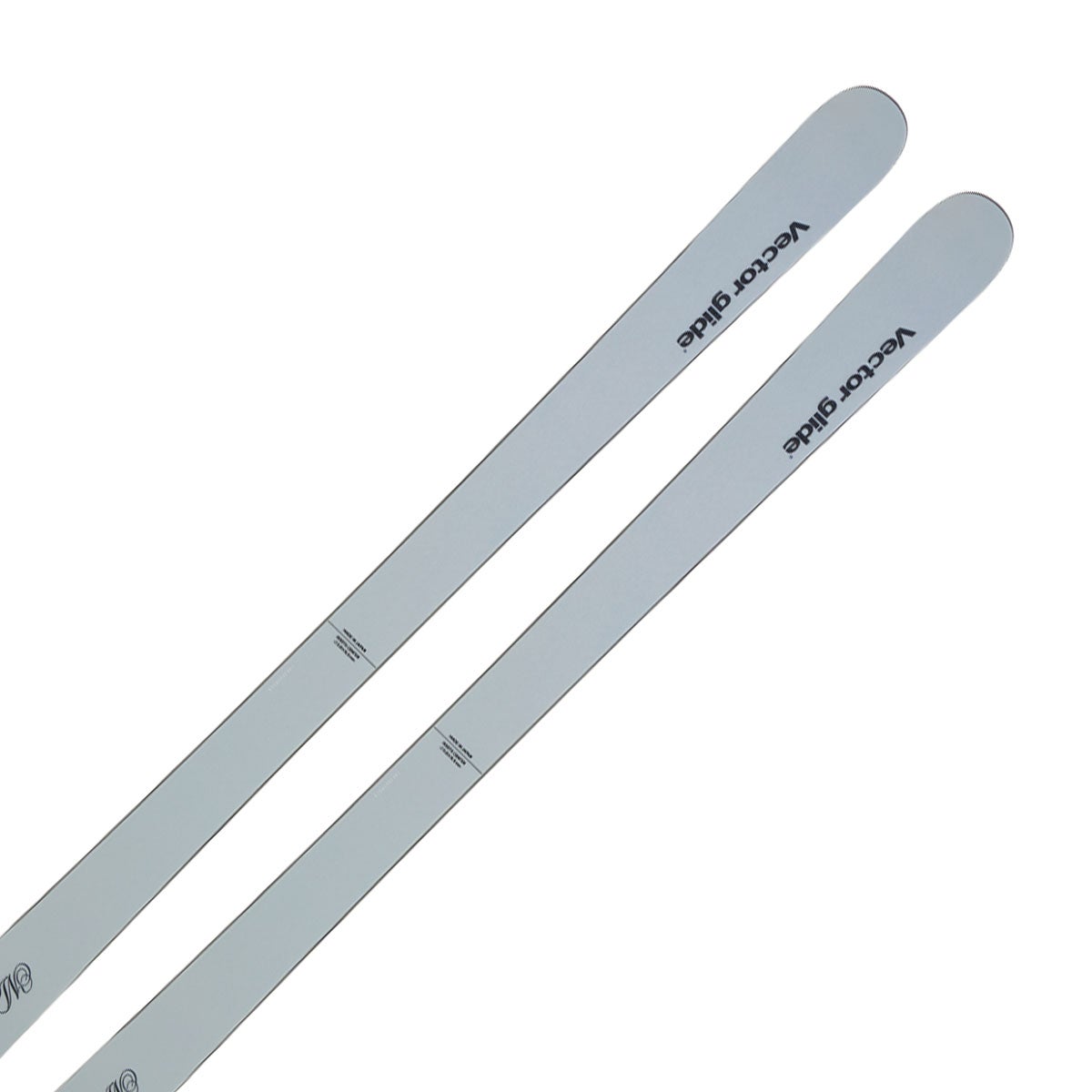 ヴェクター グライド Vector glide　MAKE BC メイク ビーシー COOL GRAY/COOL GRAY　スキー板 単品 2026-2027 斜め全体